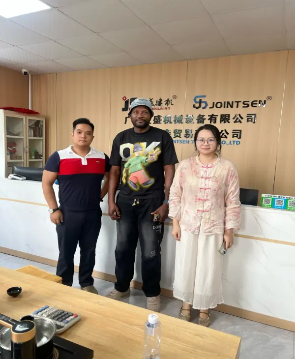 ลูกค้าชาวไนจีเรียเยี่ยมชมประเทศจีนด้วยตนเอง JOINTSEN ได้รับคำสั่งซื้อ Tamping Rammer รายใหญ่